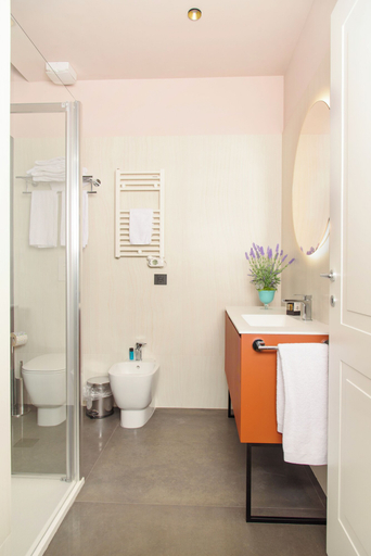 Bathroom 5, Vesuvius Palace, Napoli