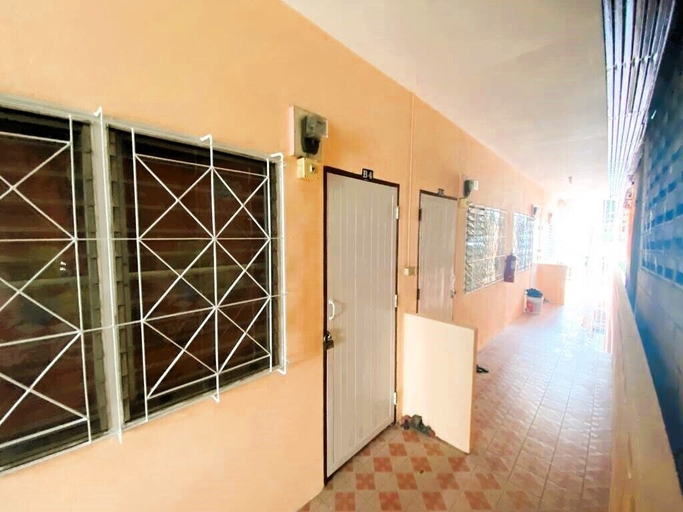 Others 4, S.P.C. Apartment by Brodderud, Lat Krabang