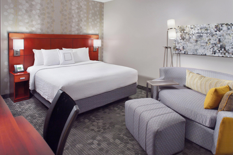 Bedroom 2, Courtyard by Marriott Greensboro, Guilford