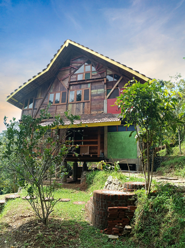Exterior 1