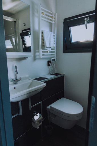 Bathroom 3, Harbour Lodge at Uitgeestermeer View, Uitgeest