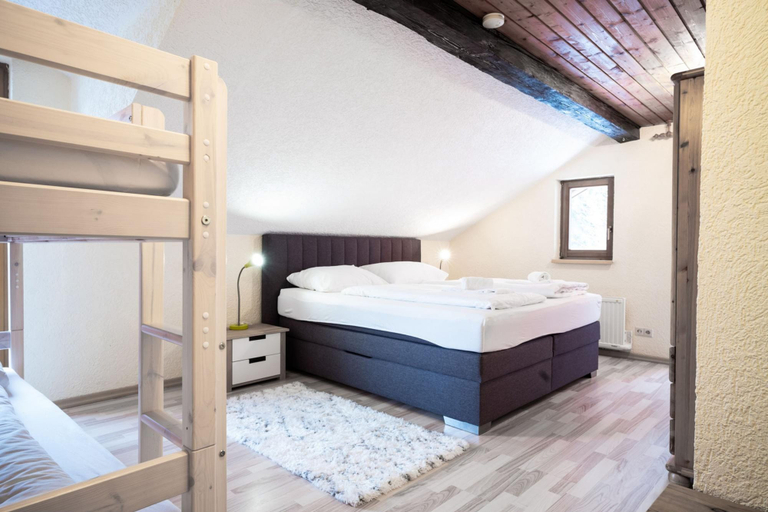 Room 5, Lake View Lodges - Penthouse, Zell am See