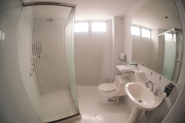 Bathroom 5, San Pablo Hotel, Santafé de Bogotá