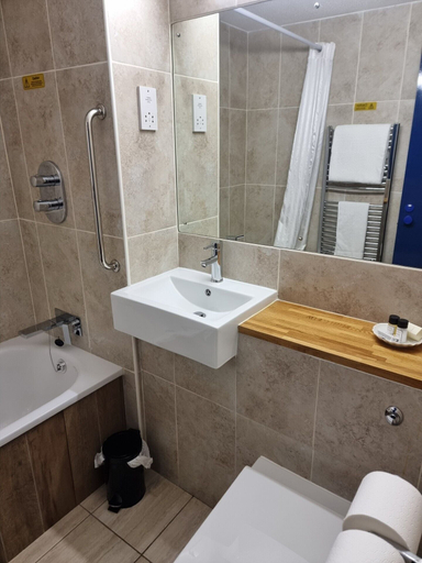 Bathroom 4, Travel Plaza Hotel, Northamptonshire