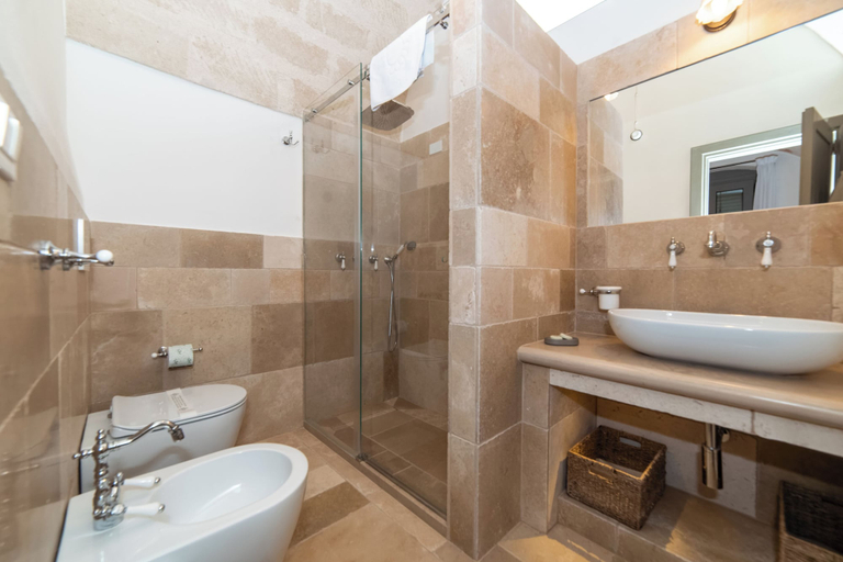 Bathroom 4, Masseria Lamiola Piccola, Brindisi