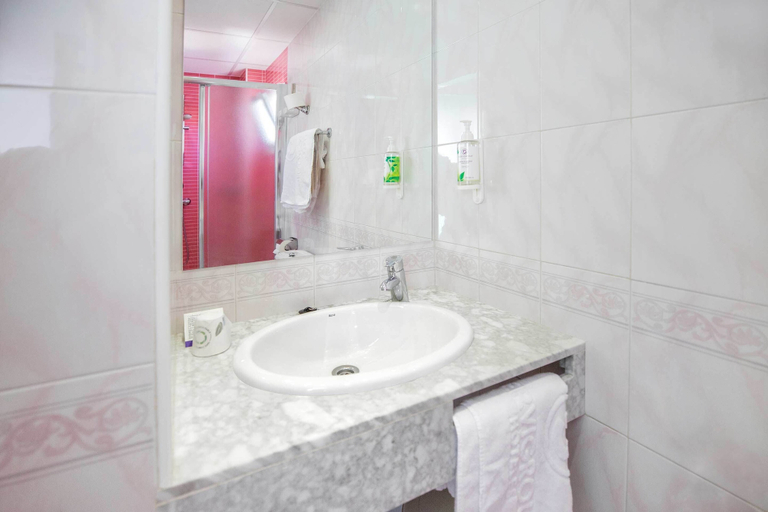 Bathroom 5, Hotel Servigroup Venus, Alicante
