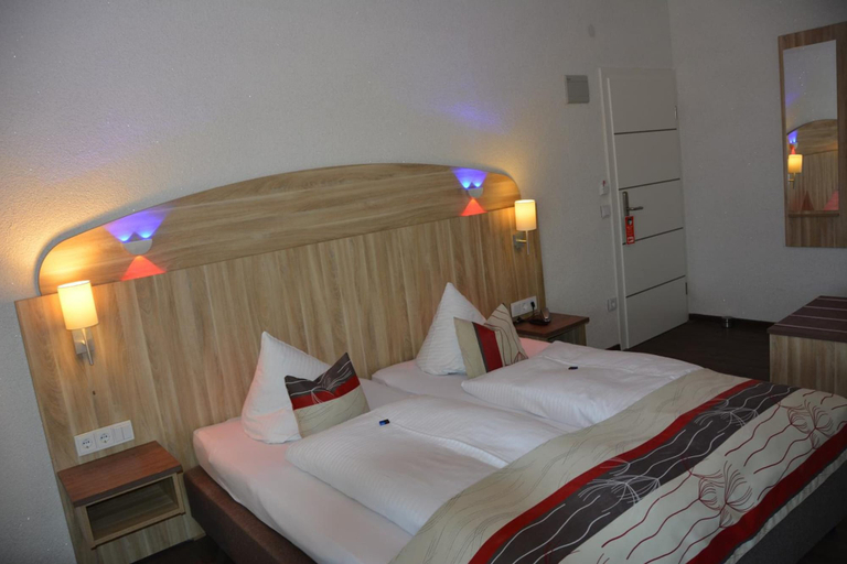Bedroom 2, Alpina Hotel, Rosenheim
