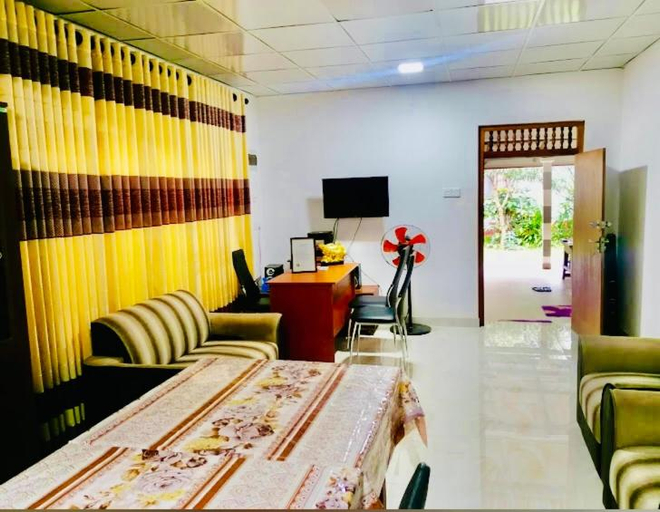 5, Lake Edge Villa, Thamankaduwa