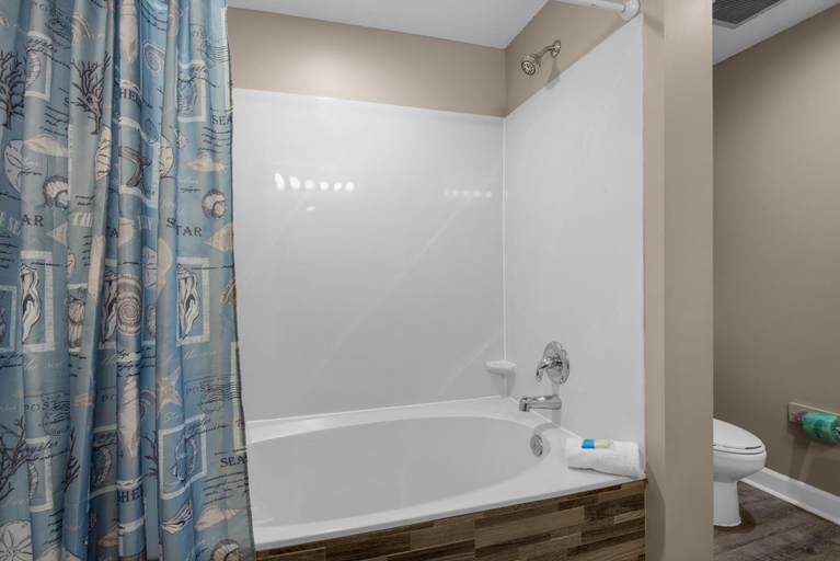 Bathroom 4, Sterling Reef 1704, Bay