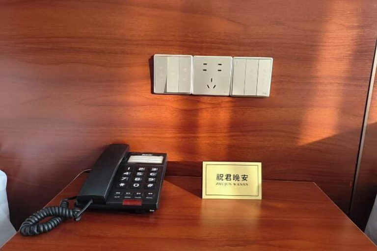 Bedroom 3, Beijing Jinghua Hotel, Beijing