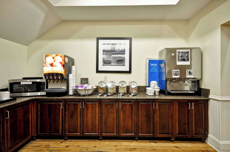 Food & Drinks 5, Hampton Inn & Suites Charleston/West Ashley, Charleston