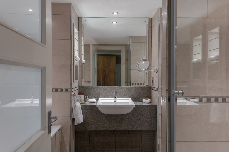 Bathroom 5, Glasgow Westerwood Spa & Golf Resort, North Lanarkshire
