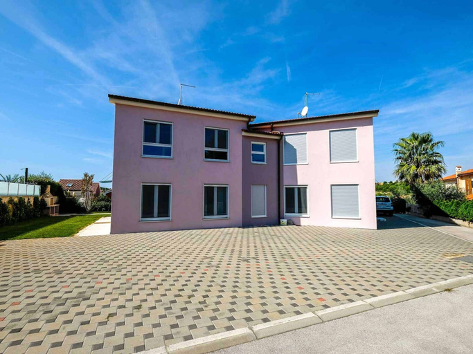 Exterior & Views 2, Apartment in Banjole Near Sunny Beach, Medulin