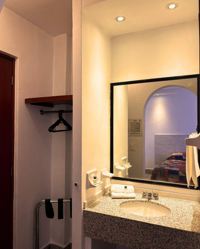 Bathroom 5, Hotel Arboledas Industrial, Guadalajara