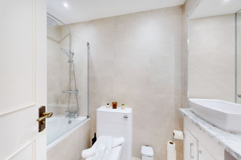 Bathroom 4, Park Lane Apartments Mayfair Collection, London