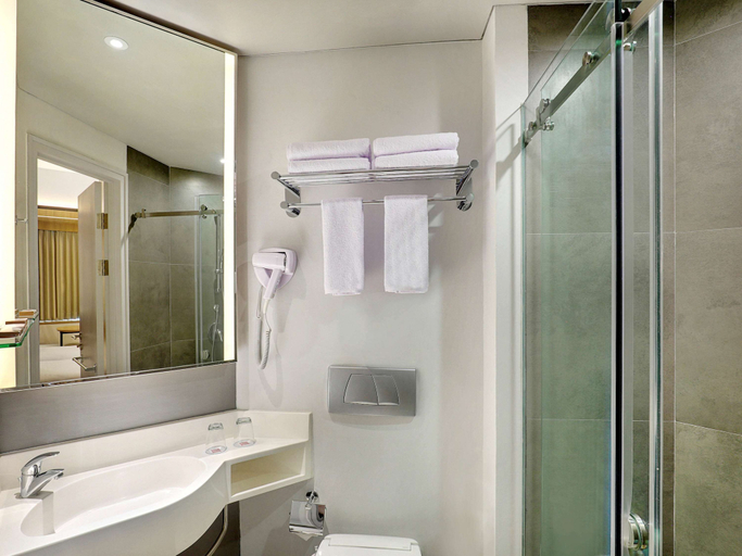 Bathroom 5, Ibis Samarinda, Samarinda