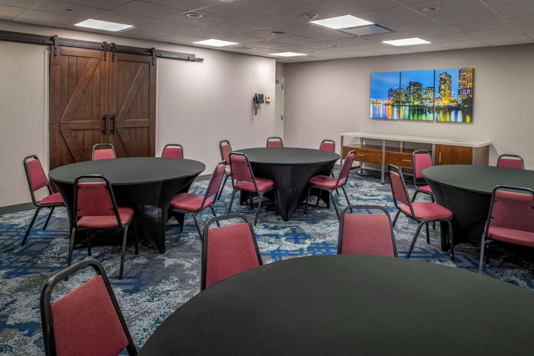 Food & Drinks 5, Hampton Inn Long Island/Commack, Suffolk