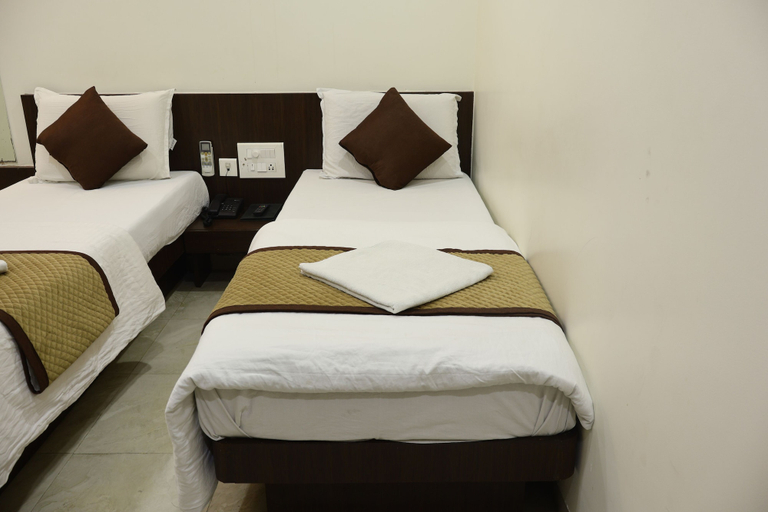 Bedroom 3, Hotel Kabir, Ahmadabad