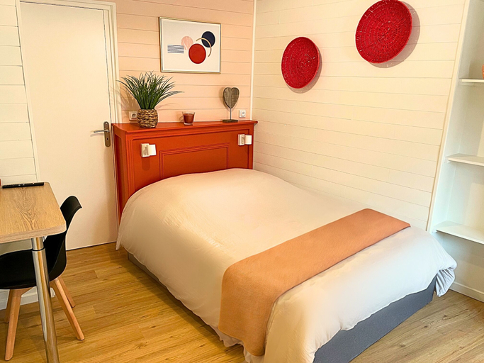 Bedroom 2, Apart'Moment Bourbourg Centre, Nord