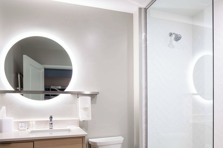 Bathroom 3, TownePlace Suites by Marriott Milwaukee West Bend, Washington