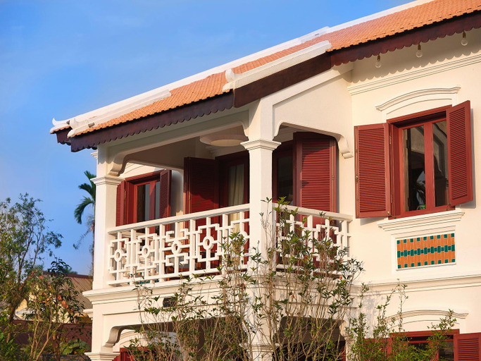 Exterior 6