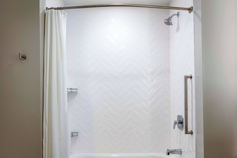 Bathroom 4, TownePlace Suites by Marriott Milwaukee West Bend, Washington