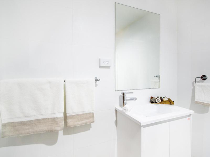 Bathroom 10