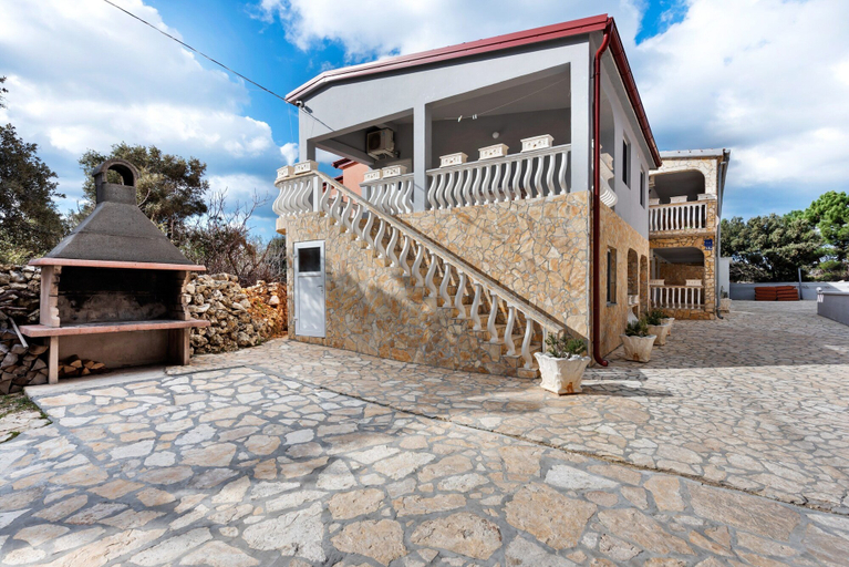 Exterior & Views 2, Simplistic Apartment in Vir With Garden, Vir