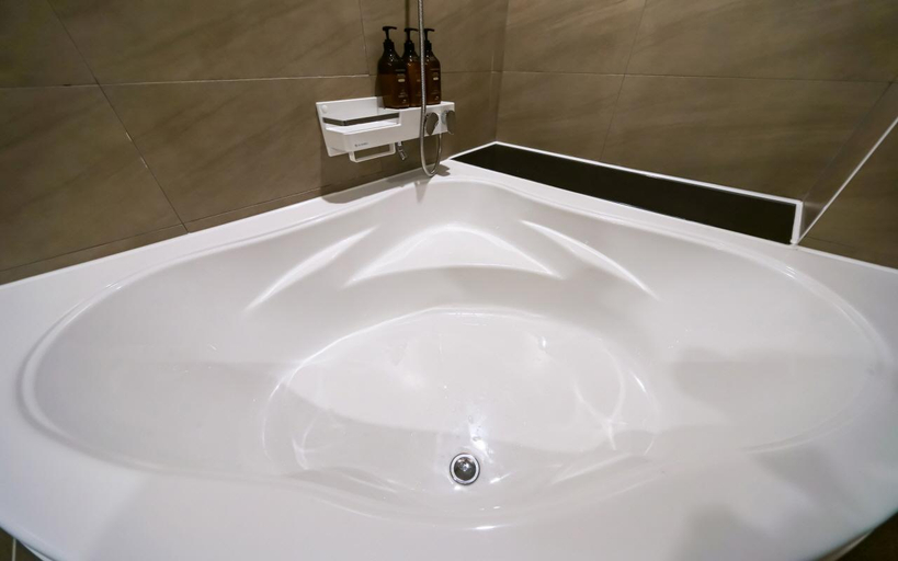 Bathroom 16
