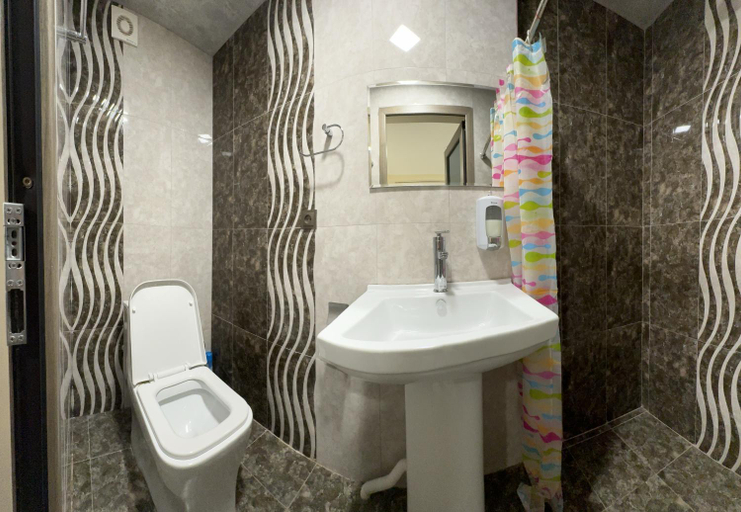 Bathroom 2, Merci of Meghri