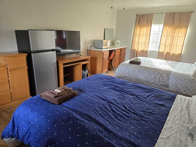 Bedroom 4, Mountaineer Motel, Grant