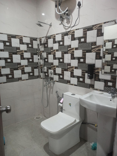 Bathroom, Himalayan rays stays, Tehri Garhwal