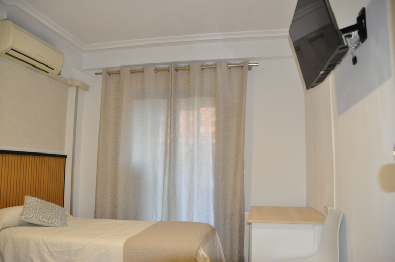 Bedroom 4, Hostal Ramón y Cajal, Valladolid