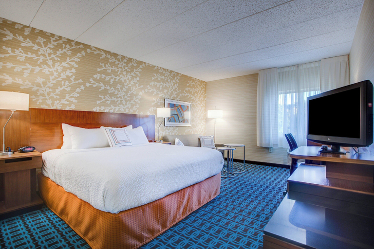 Bedroom 3, Fairfield Inn By Marriott Amesbury, Essex