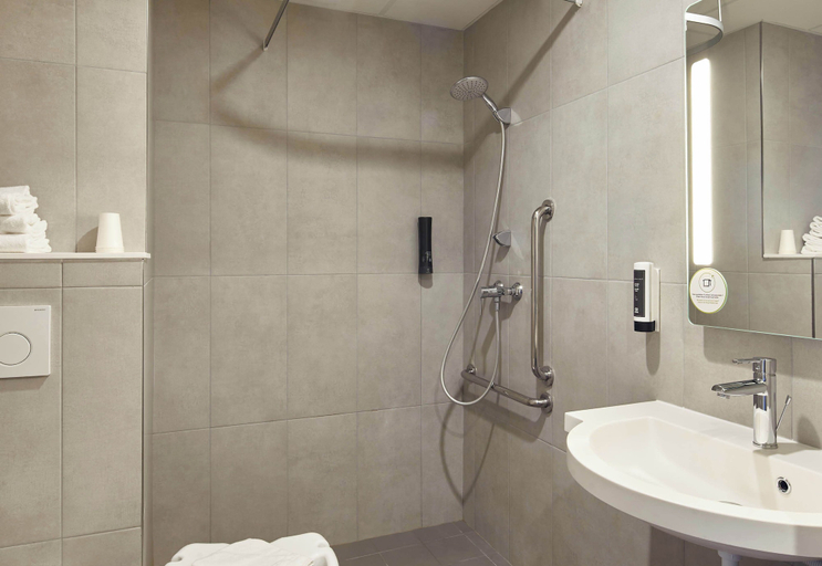 Bathroom 5, B&B HOTEL Argenteuil, Val-d'Oise