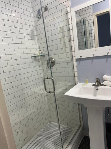 Others 5, Essence Hotel, New York