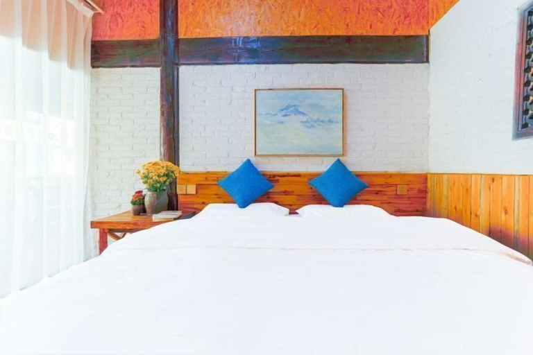Bedroom 3, Flowers Hotel, Lijiang