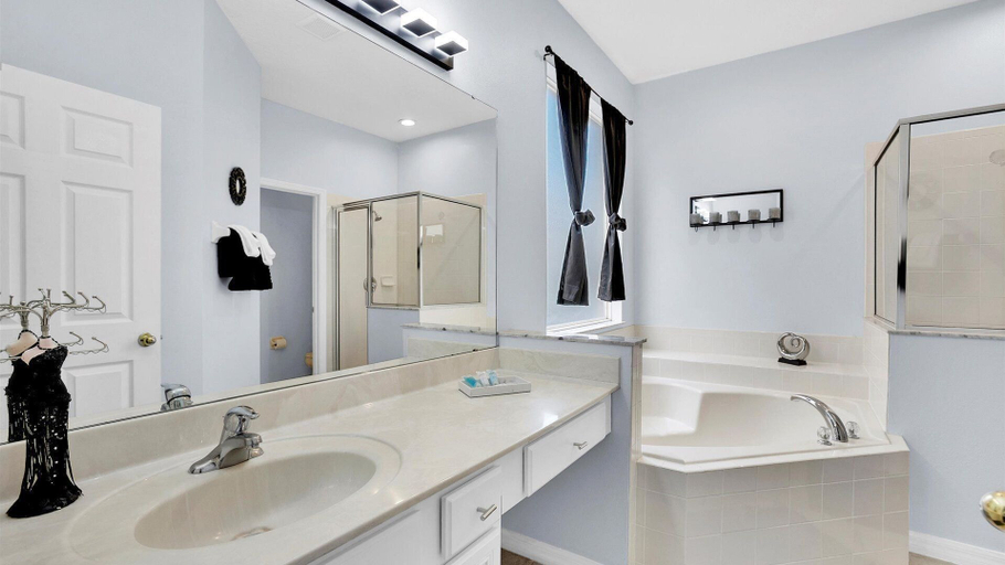 Bathroom 4, 8518 Palm Harbour dr, Osceola