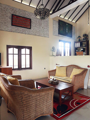 Others 3, Villa Bejo Sharia dekat Alun-alun Batu, Malang