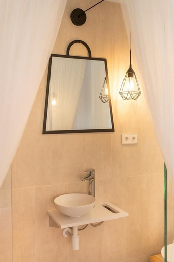 Bathroom 4, Sitges Beach Hostal, Barcelona