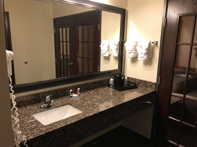 Bathroom 4, Baymont by Wyndham Bloomington MSP Airport, Hennepin