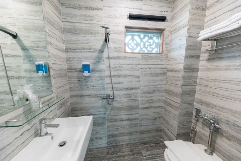 Bathroom 3, Butternut Tree Hotel (ex. Park 22 Hotel Chinatown), Singapura