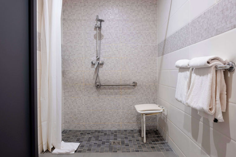Bathroom 4, Hotel Kyriad Paris 10 Canal Saint Martin, Paris