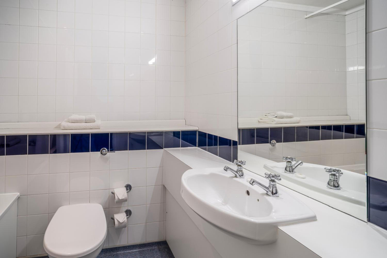 Bathroom 4, Britannia Hotel Manchester, Manchester