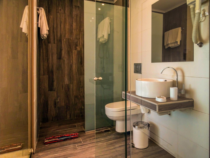 Bathroom 3, Lido Star Beach, South Aegean