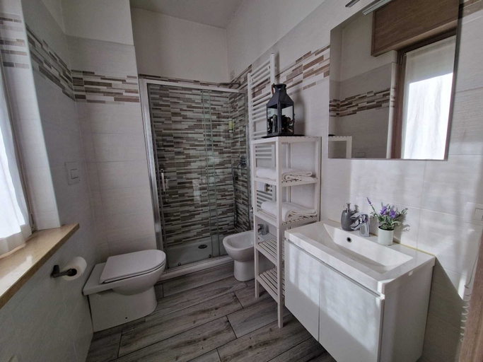 Bathroom 12