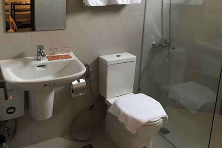 Bathroom 4, Maxx Hotel Ortigas, Pasig City