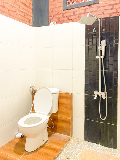 Bathroom 3, Brickstone by Nginapsini, Bogor
