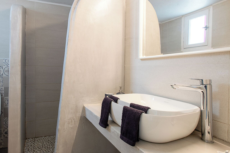 Bathroom 3, Santorini Villatzio Suites, South Aegean