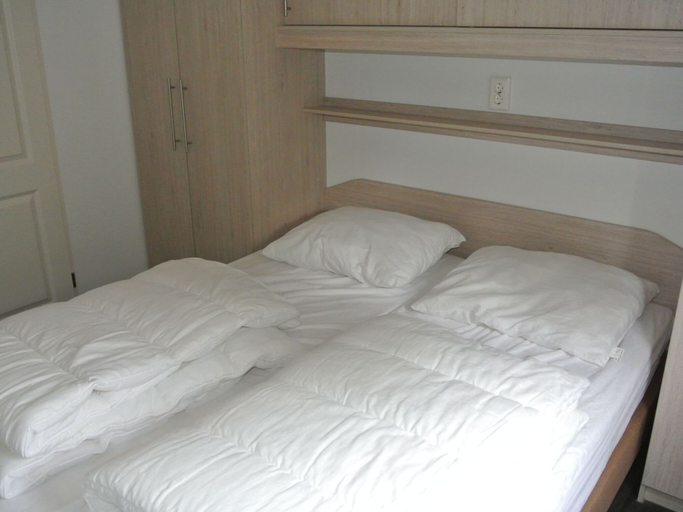 Room 2, Cozy Chalet With Sloop in Giethoorn, Steenwijkerland